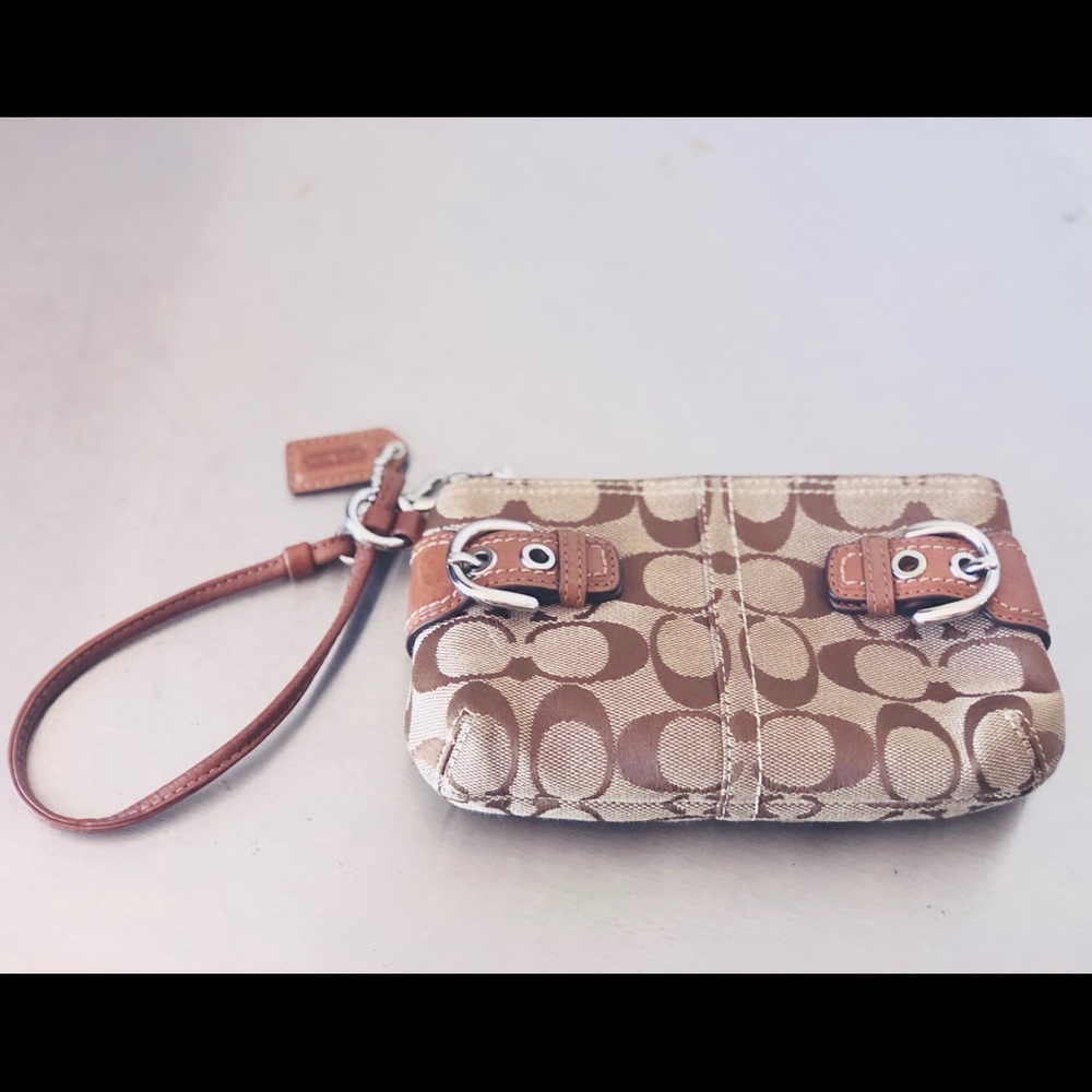 Coach Wristlet🦋